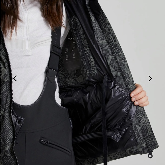 NEW🖤💚VARLEY Dorothy Snake Ski Jacket in Mono Boa size $600 sold out online - Picture 8 of 14